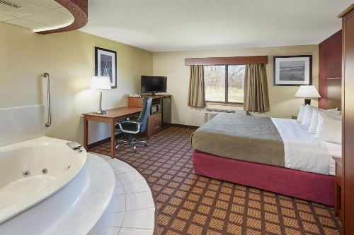 AmericInn by Wyndham Burlington image 11