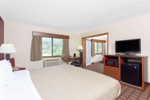 AmericInn by Wyndham Burlington image 34