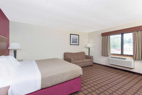 AmericInn by Wyndham Burlington image 35